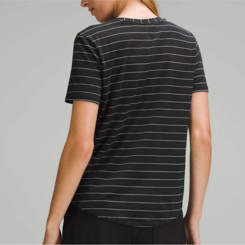 Lululemon Love Crew Tee Shirt in Short Serve Stripe Black/White - Picture 4 of 9